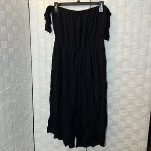 𝅺cure Charlotte russe Black Capri Jumper SZ L